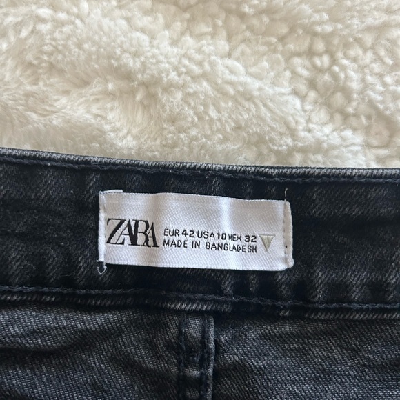 BLACK DENIM ZARA SHORTS - Picture 2 of 3